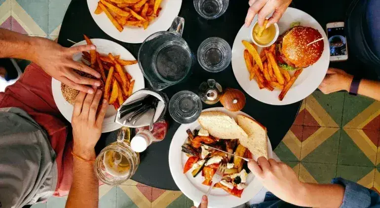 K.Y.E Licensing in Greece: Legal Start for Restaurants, Cafés & Bars