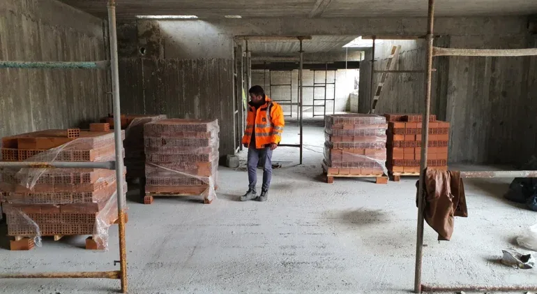ΜΗΧΑΝΙΚΟΣ ΤΗΣ ΜΚ ΜΗΧΑΝΙΚΟΙ ΜΥΚΟΝΟΥ ΕΠΙΒΛΕΠΕΙ ΕΡΓΟ