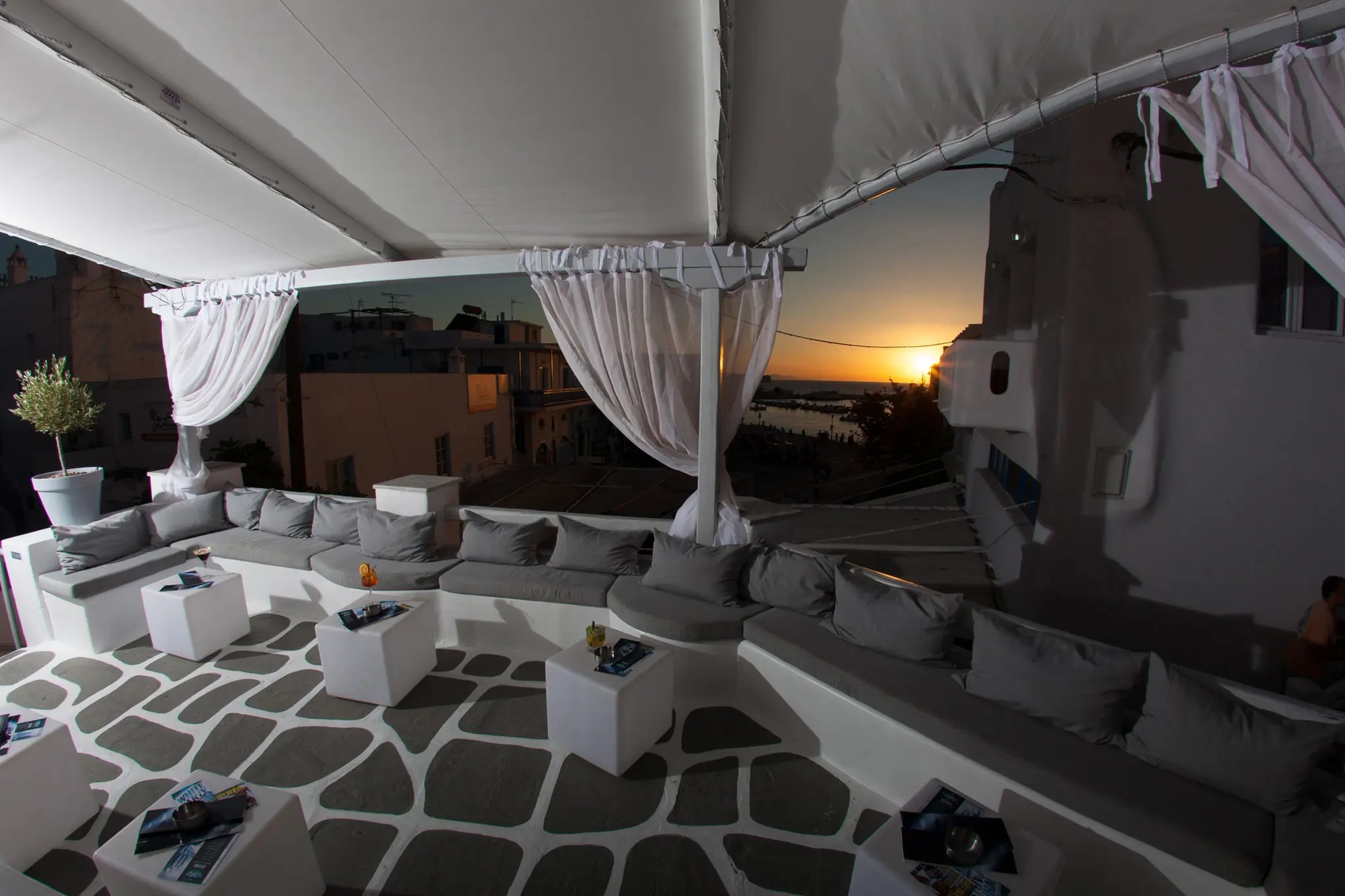 54 club mykonos