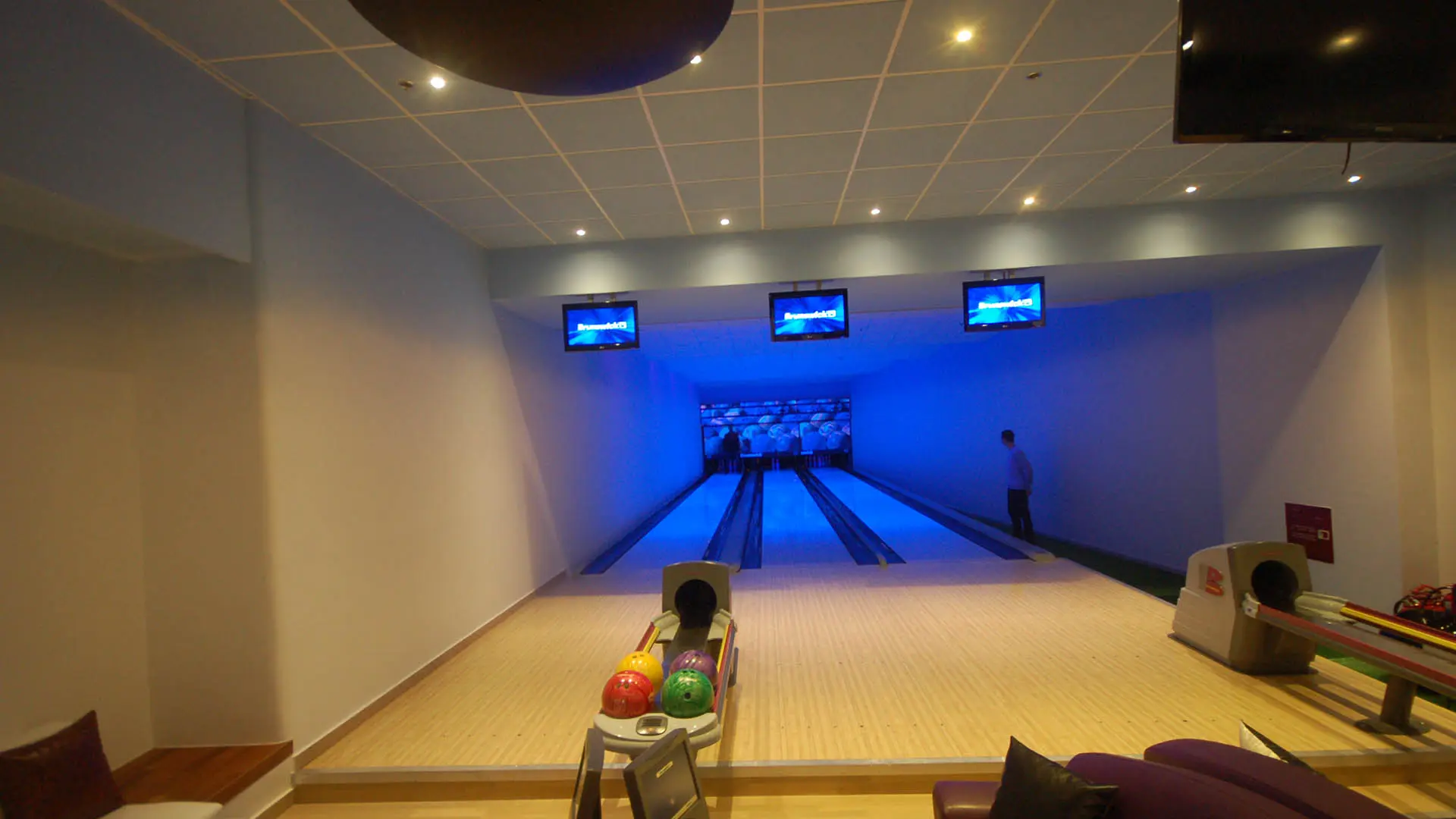 bowling in mykons