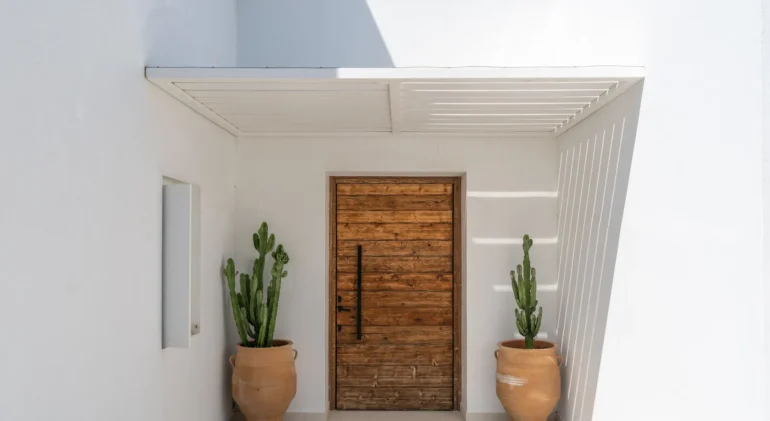 entrance of villa house in mykonos